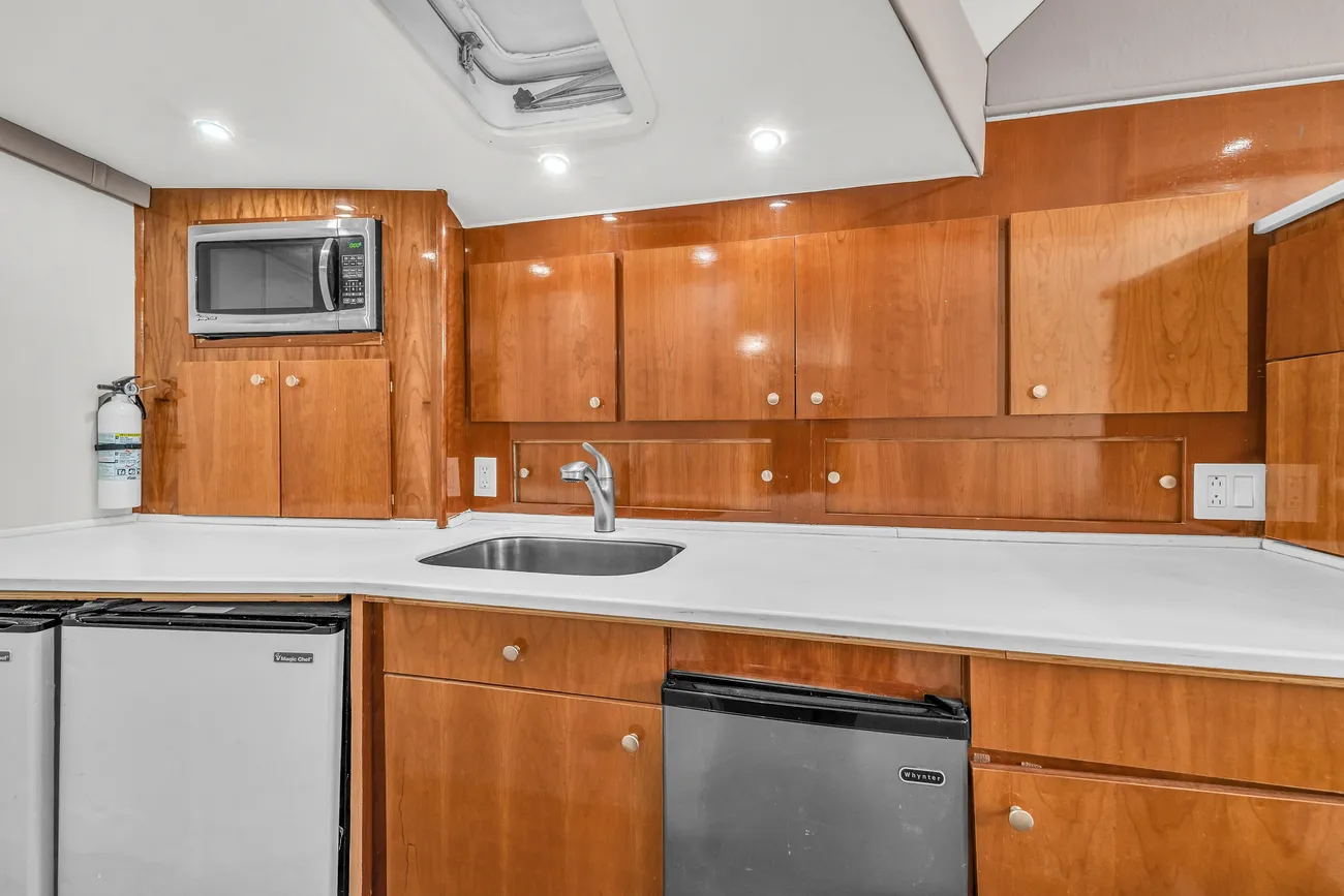 Thumbnail von Hatteras 42 Convertible