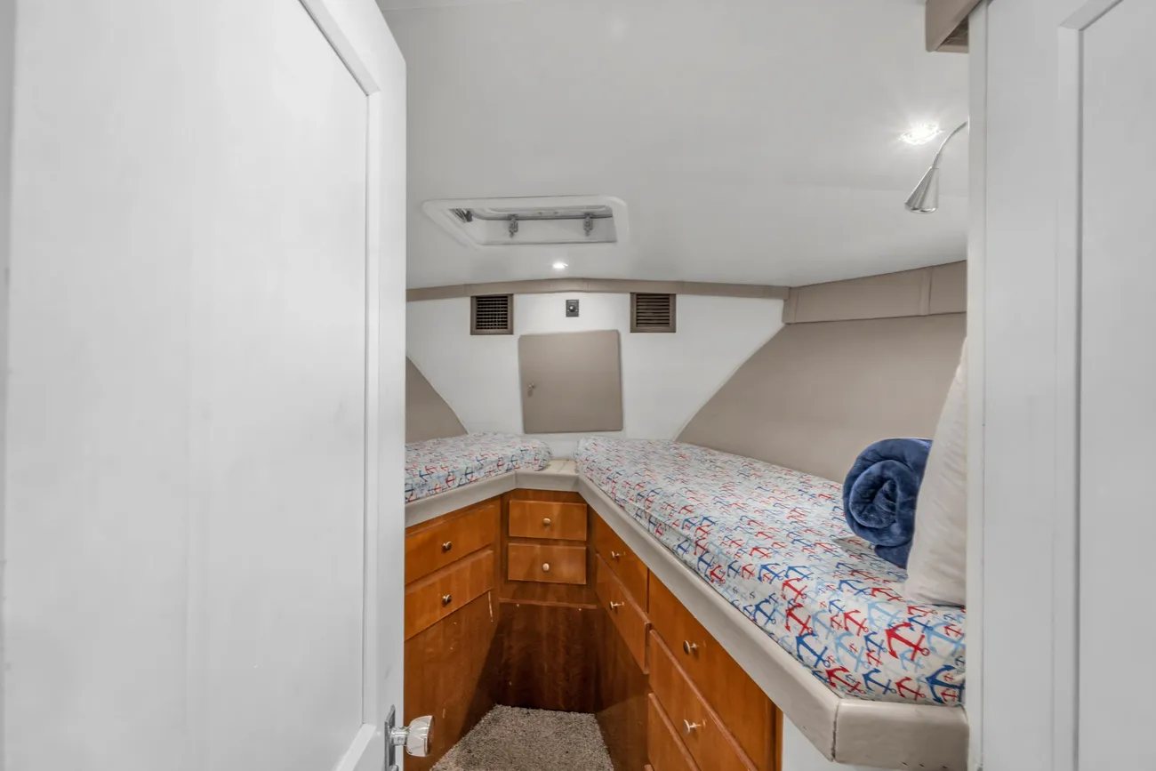 Thumbnail von Hatteras 42 Convertible