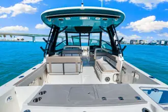 Thumbnail von Boston Whaler 330 Vantage