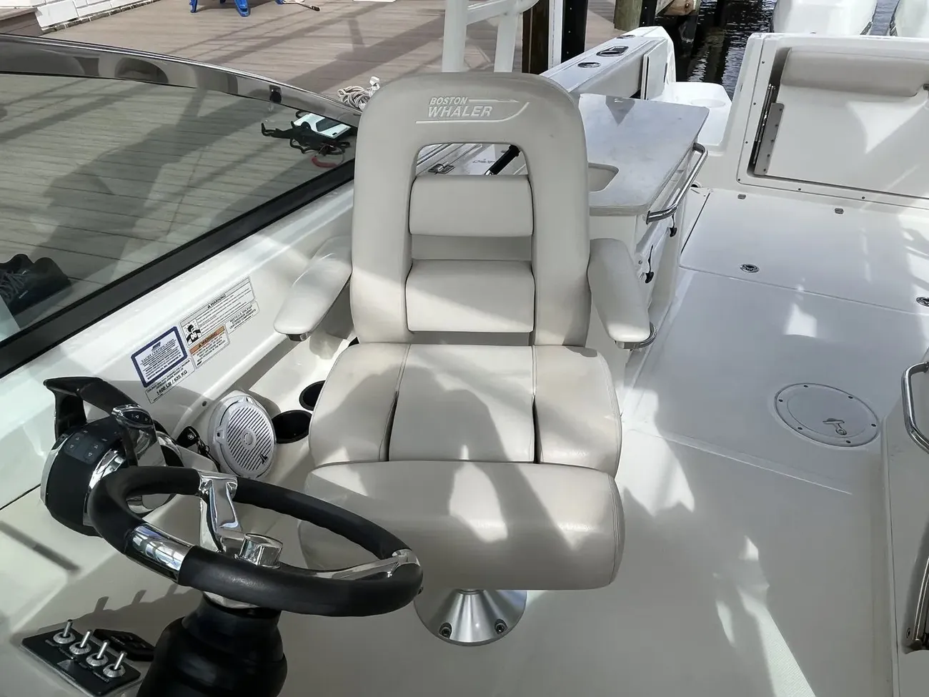 Thumbnail von Boston Whaler 270 Vantage