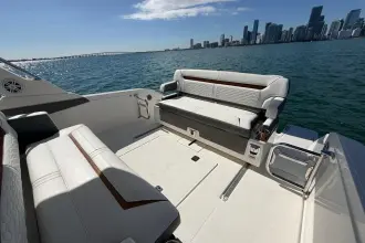 Thumbnail von Tiara Yachts 34 LS