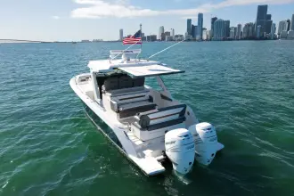 Thumbnail von Tiara Yachts 34 LS