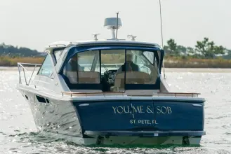 Thumbnail von Tiara Yachts 3100 Coronet