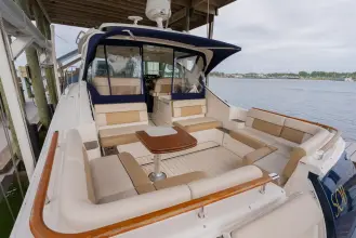 Thumbnail von Tiara Yachts 3100 Coronet