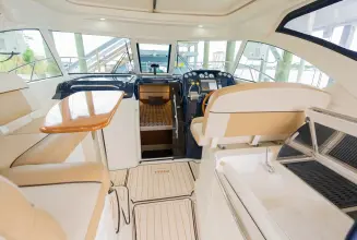Thumbnail von Tiara Yachts 3100 Coronet