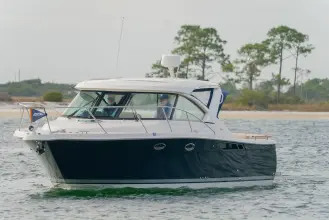 Thumbnail von Tiara Yachts 3100 Coronet