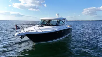 Thumbnail von Tiara Yachts 3100 Coronet