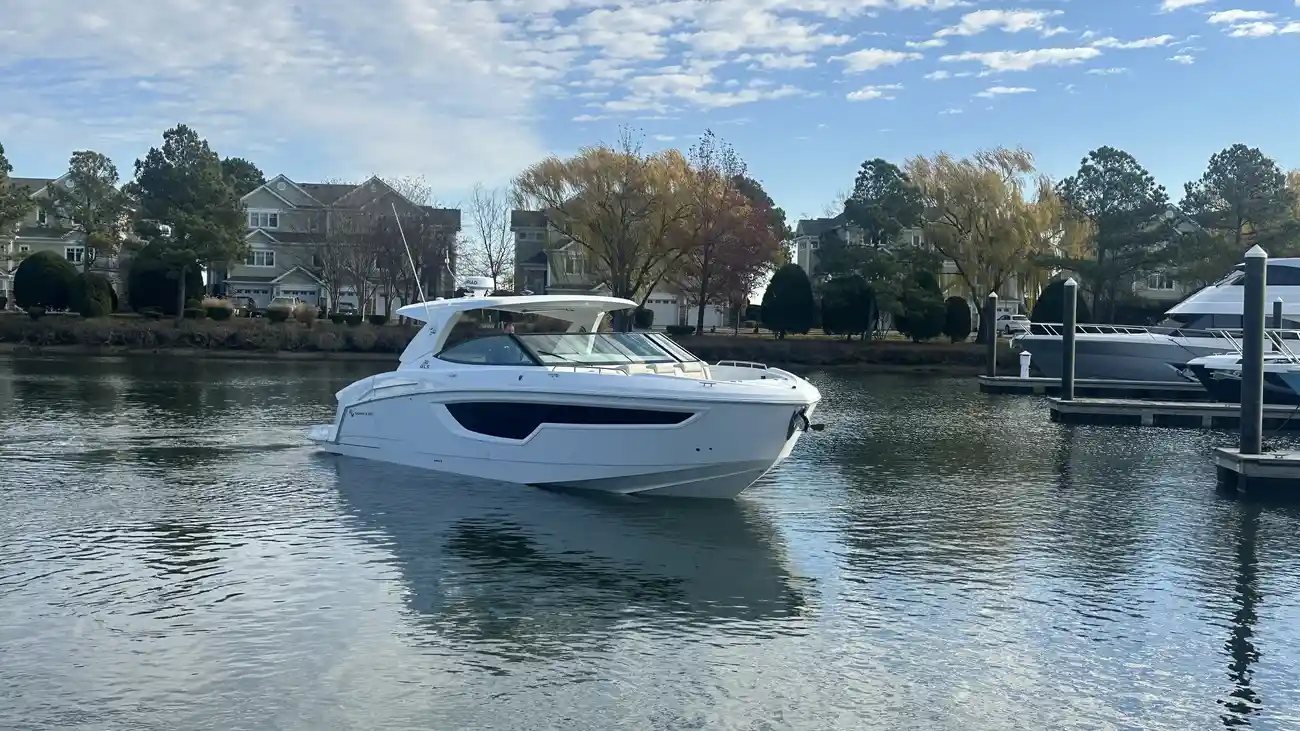 Cruisers Yachts 38 GLS OB