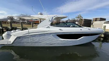Thumbnail von Cruisers Yachts 38 GLS OB