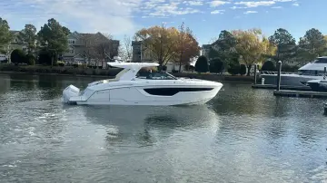 Thumbnail von Cruisers Yachts 38 GLS OB