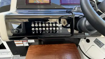 Thumbnail von Cruisers Yachts 38 GLS OB