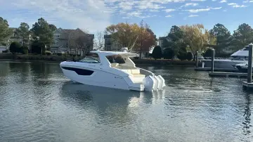 Thumbnail von Cruisers Yachts 38 GLS OB