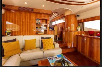 Thumbnail von Uniesse 72 Flybridge STRADIVARIA