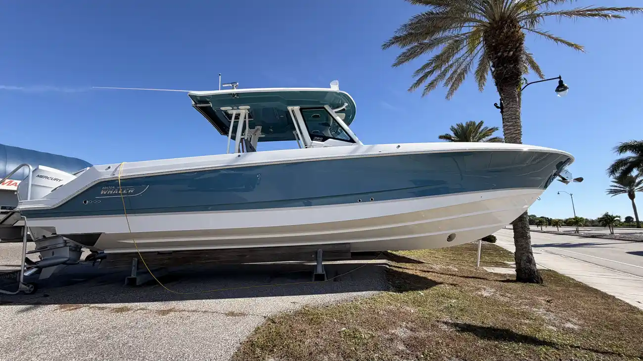 Boston Whaler 360 Outrage
