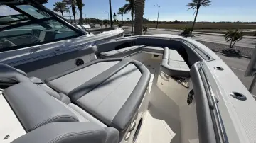 Thumbnail von Boston Whaler 360 Outrage