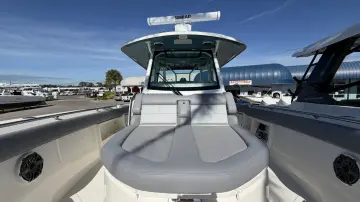 Thumbnail von Boston Whaler 360 Outrage