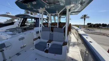 Thumbnail von Boston Whaler 360 Outrage