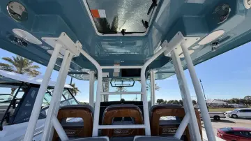 Thumbnail von Boston Whaler 360 Outrage