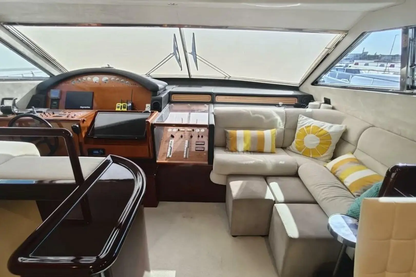 Thumbnail von Ferretti Yachts 720