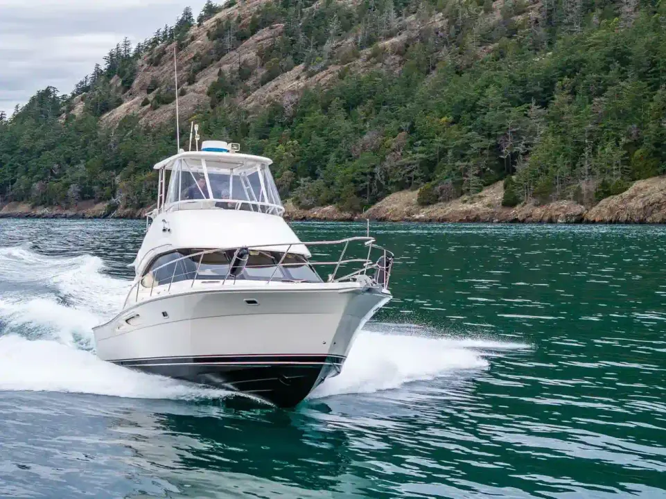 リビエラ 4400 スポーツヨット