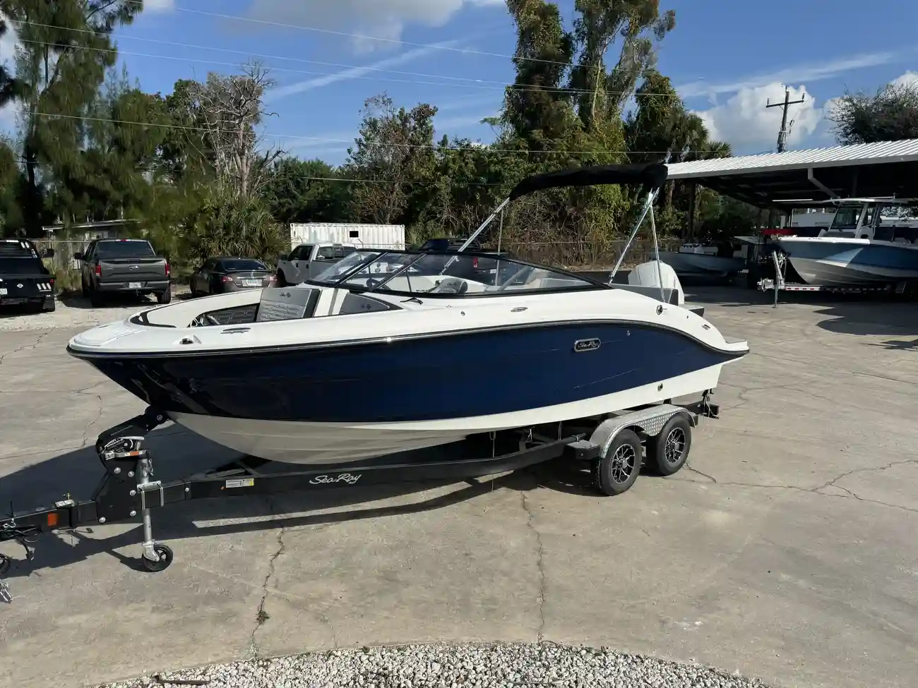 Sea Ray SPX 210 fuera de borda