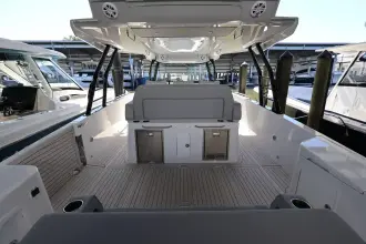 Thumbnail von Cruisers Yachts 38 VTR
