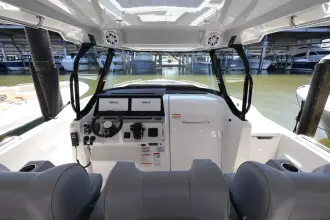 Thumbnail von Cruisers Yachts 38 VTR