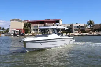 Thumbnail von Cruisers Yachts 38 VTR