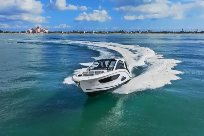 Sea Ray 370 Sundancer fuera de borda