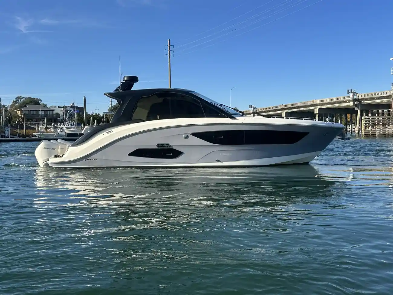 Sea Ray 370 Sundancer Outboard