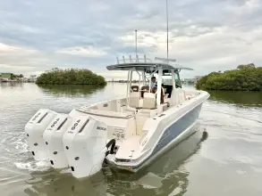 Thumbnail von Boston Whaler 360 Outrage