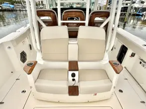 Thumbnail von Boston Whaler 360 Outrage