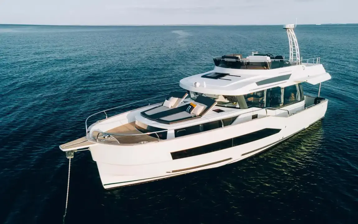 Delphia 12 Flylounge