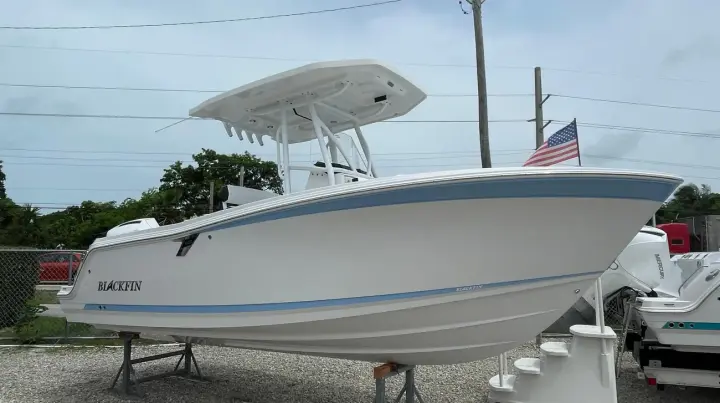 Blackfin 222 CC カロライナブルー