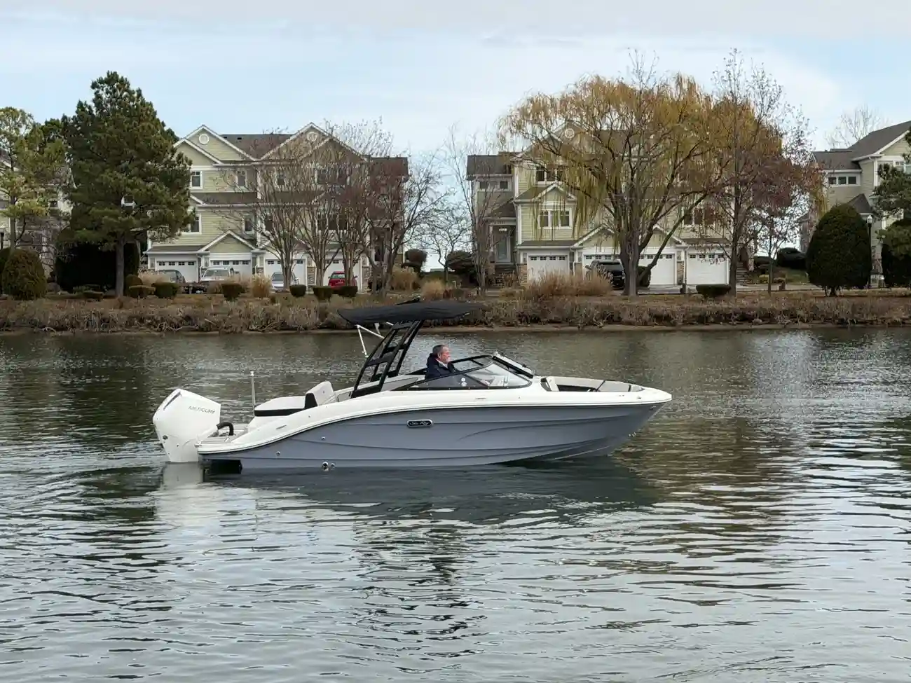 Sea Ray SPX 210 z silnikiem zewnętrznym