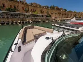 Thumbnail von Axopar 28 T Top RELM 1