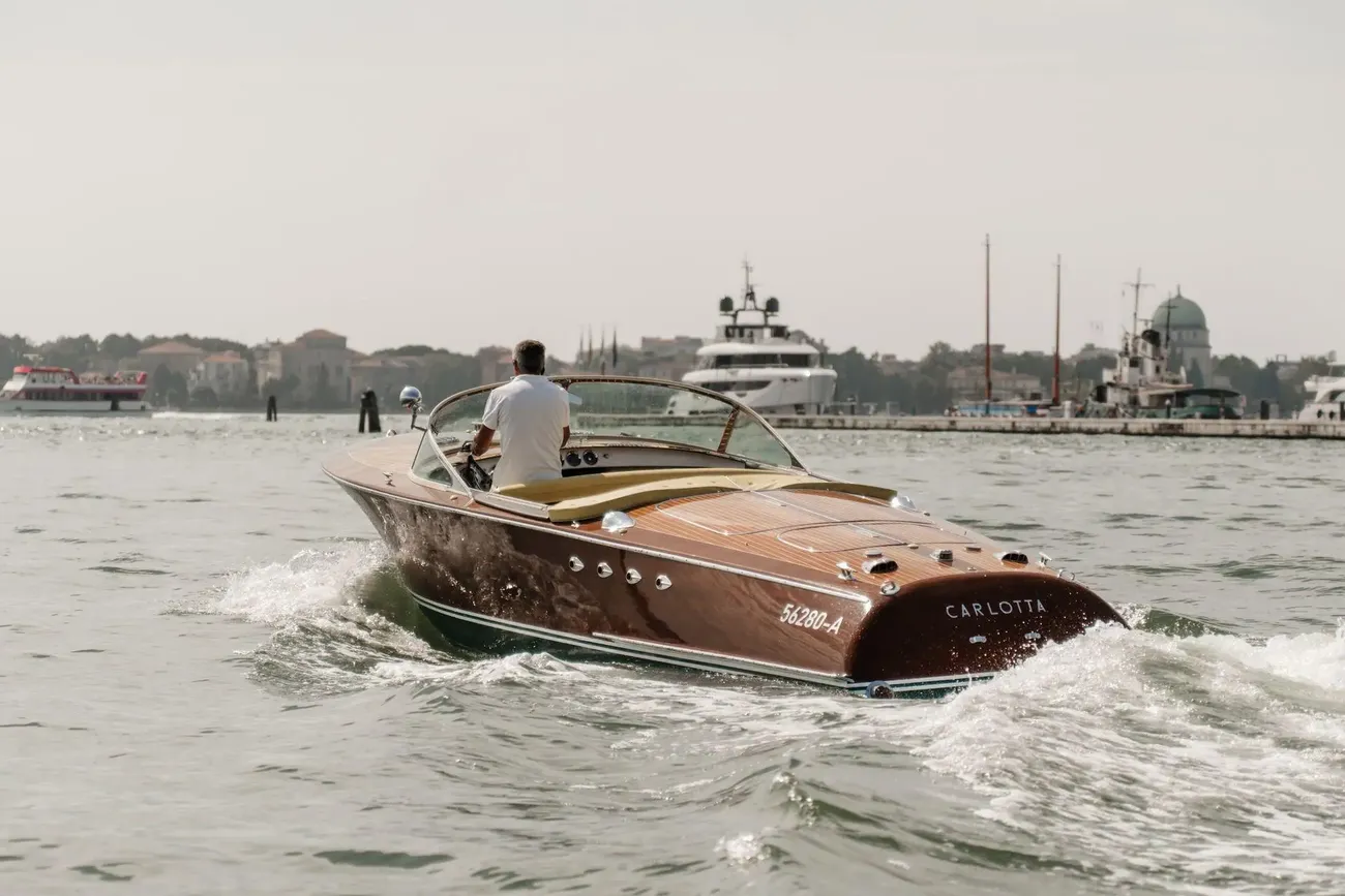 Thumbnail von Riva Tritone