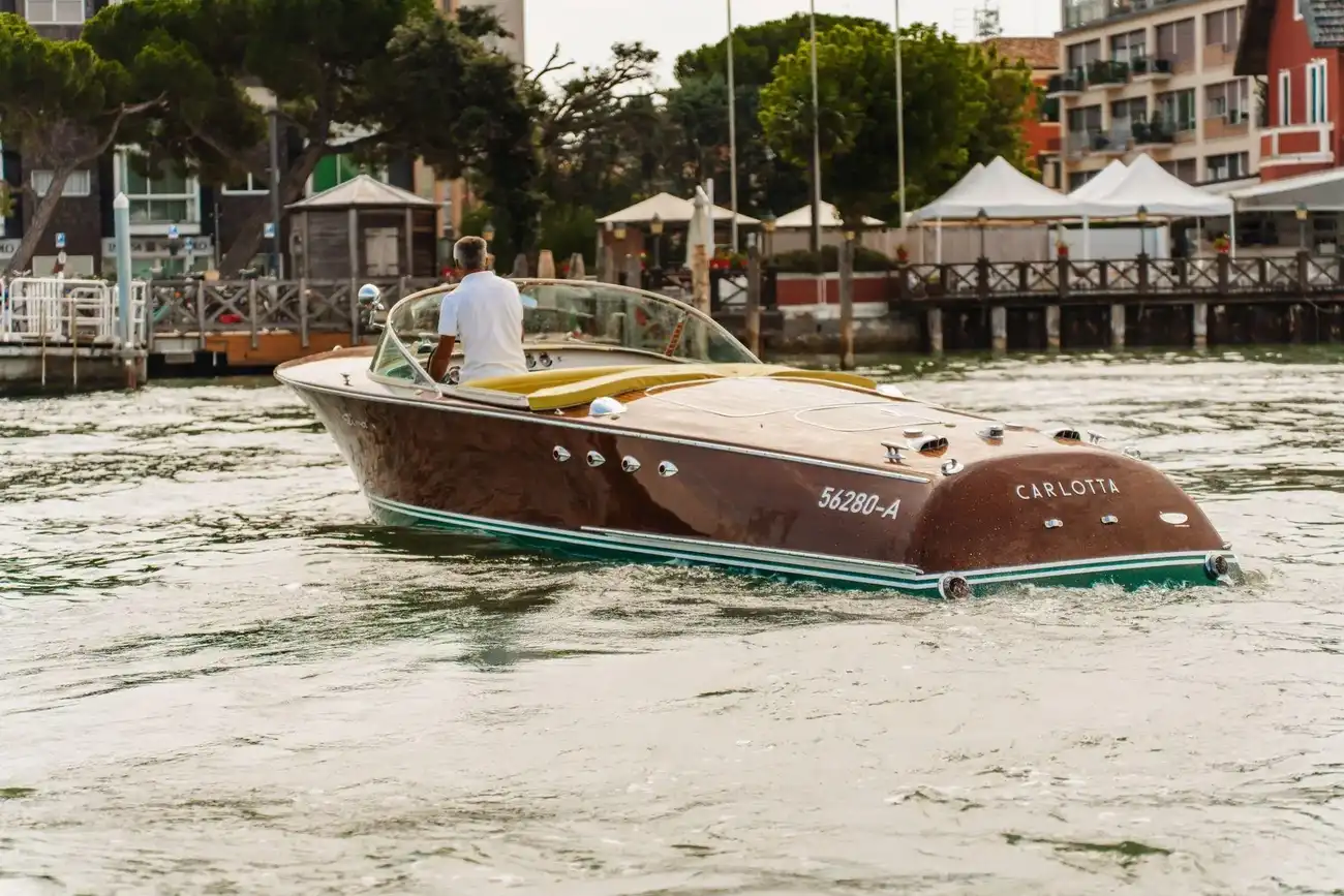 Thumbnail von Riva Tritone