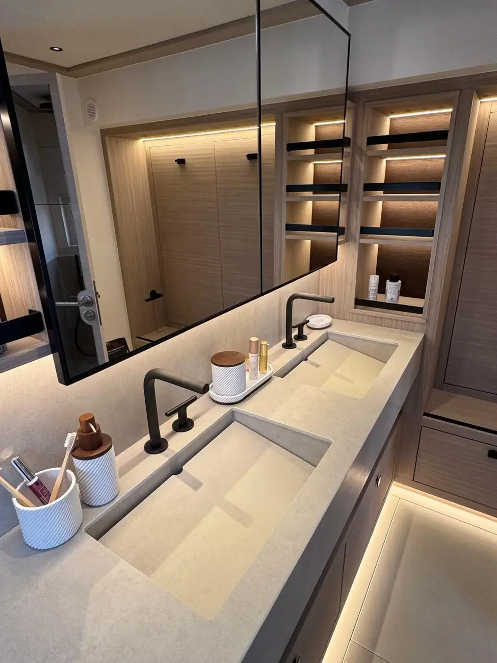 Thumbnail von Lagoon Eighty 3