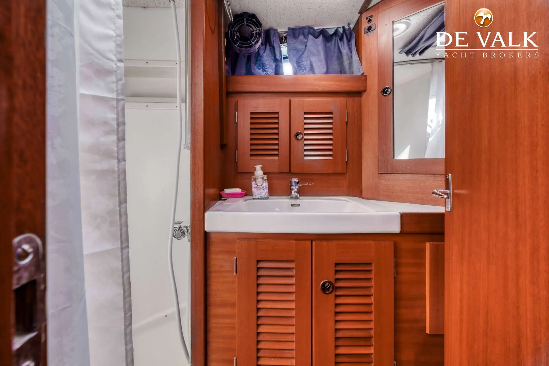 Thumbnail von Hallberg-Rassy 49