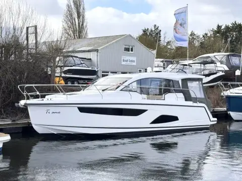 Sealine C330 Excellent Example