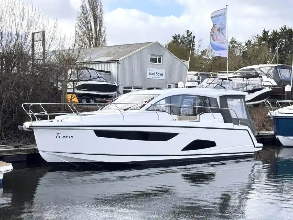 Sealine C330 Ejemplo Excelente