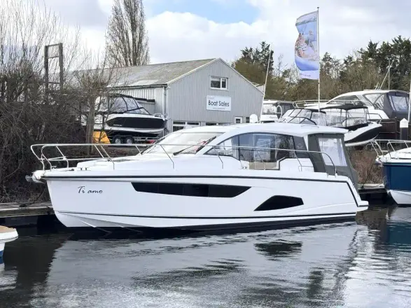 Sealine C330 Esempio eccellente