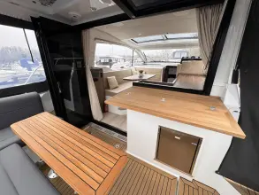 Thumbnail von Sealine C330 Excellent Example