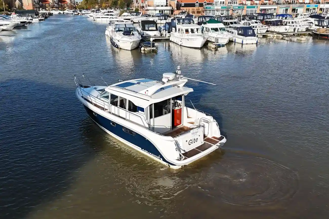 Thumbnail von Aquador 32 C