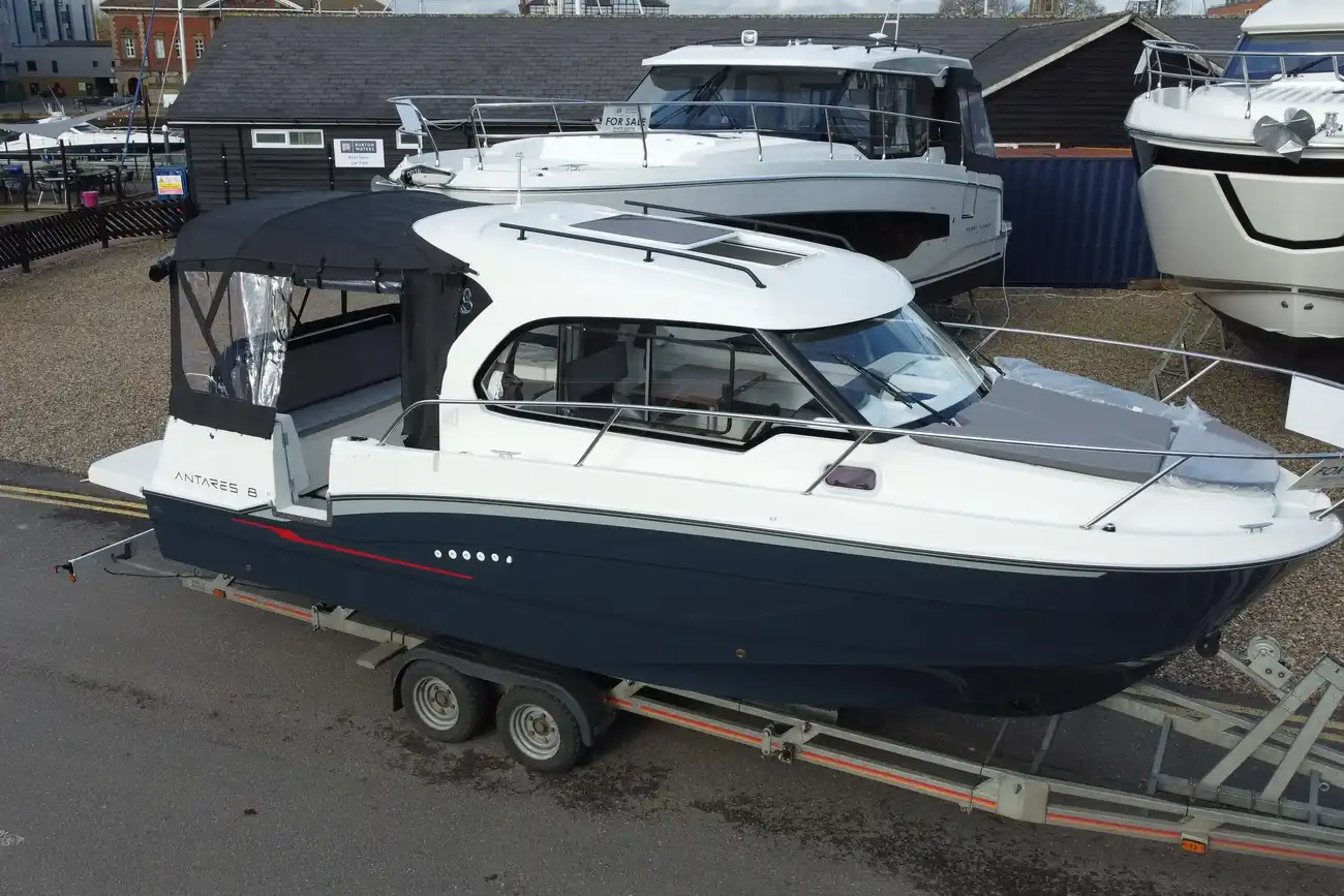 Thumbnail von Beneteau Antares 8
