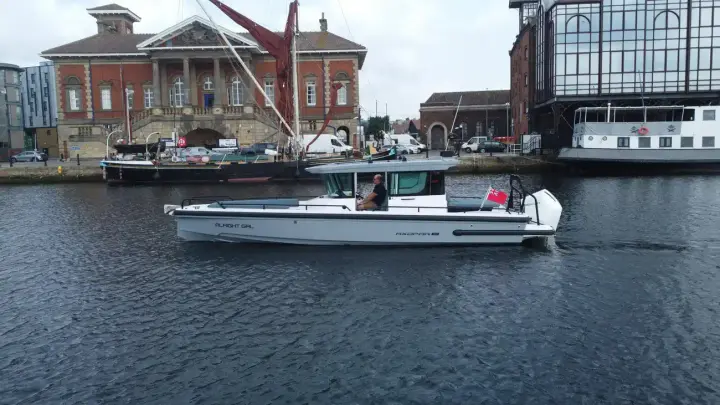 Axopar 28 Cabin BRABUS Lins