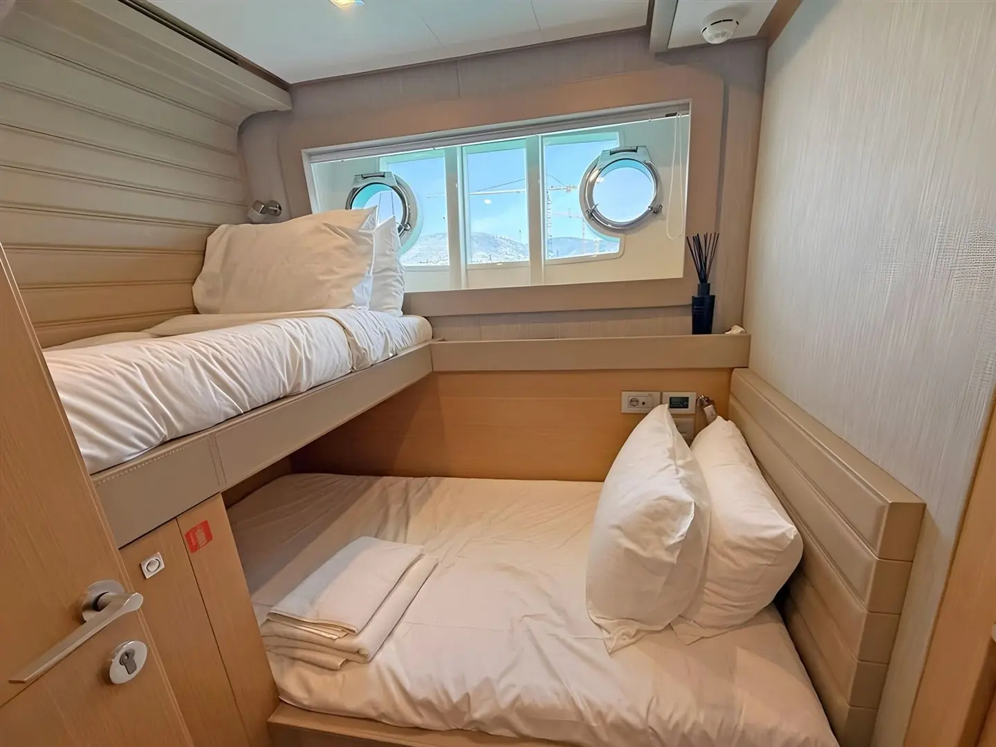 Thumbnail von Ferretti Yachts 800 M/Y ILAV