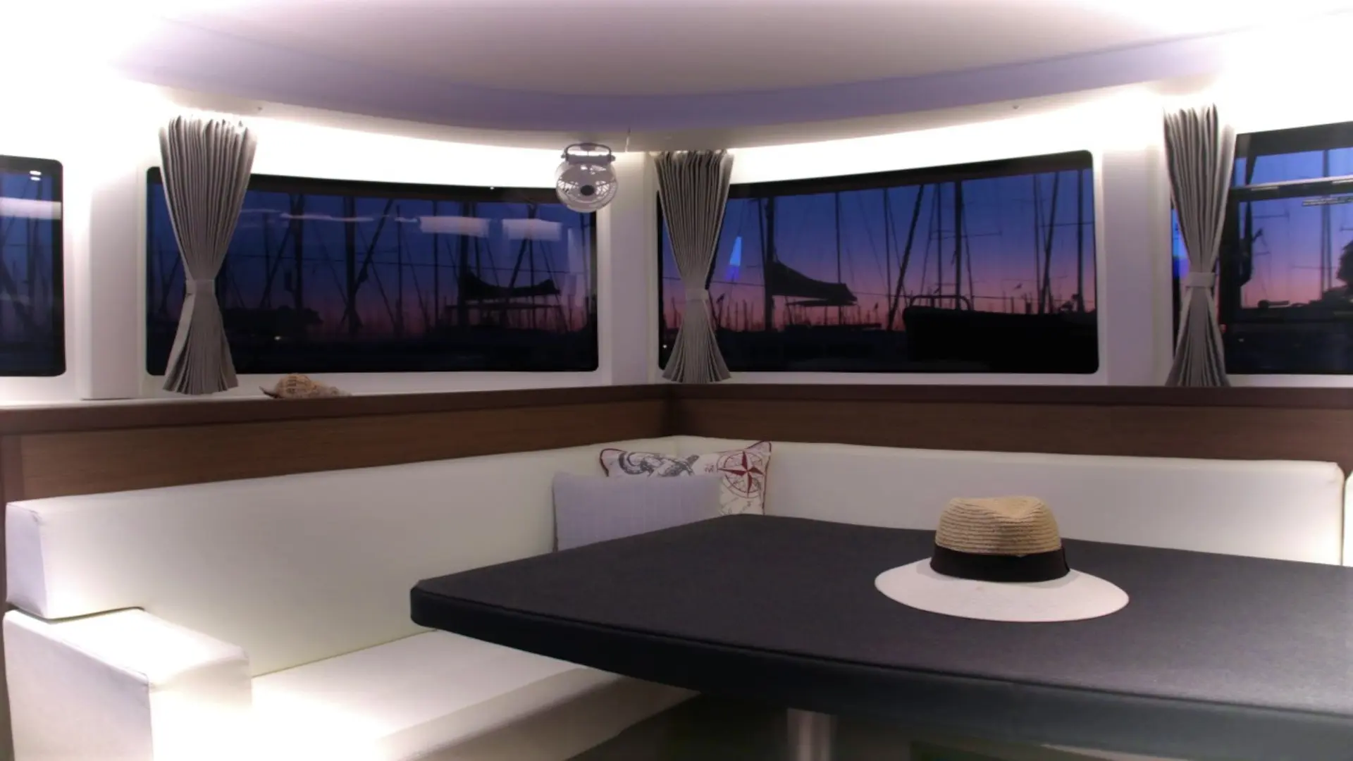 Thumbnail von Lagoon 42 ANTEL AC,Gen,W.maker