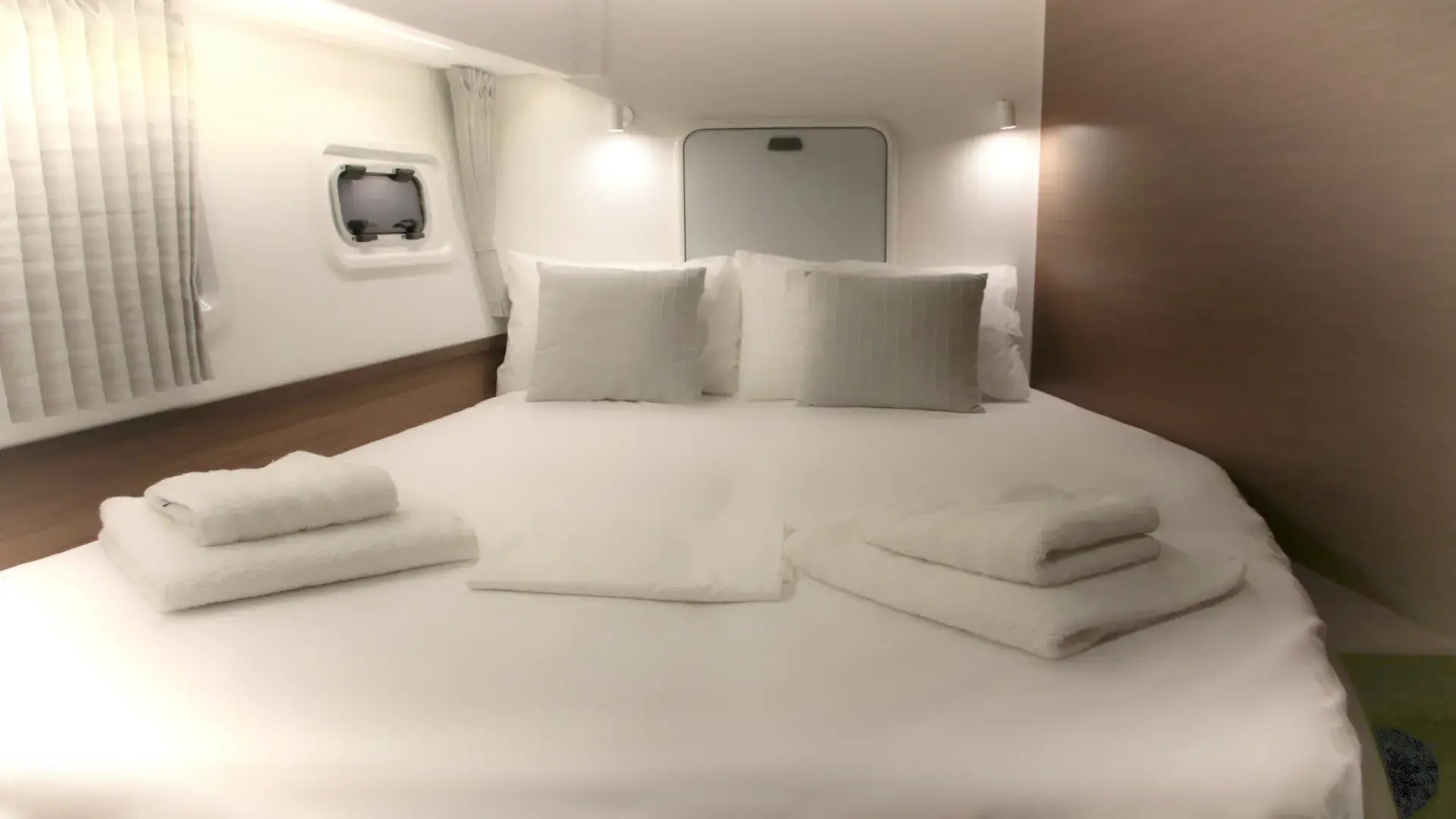 Thumbnail von Lagoon 42 ANTEL AC,Gen,W.maker